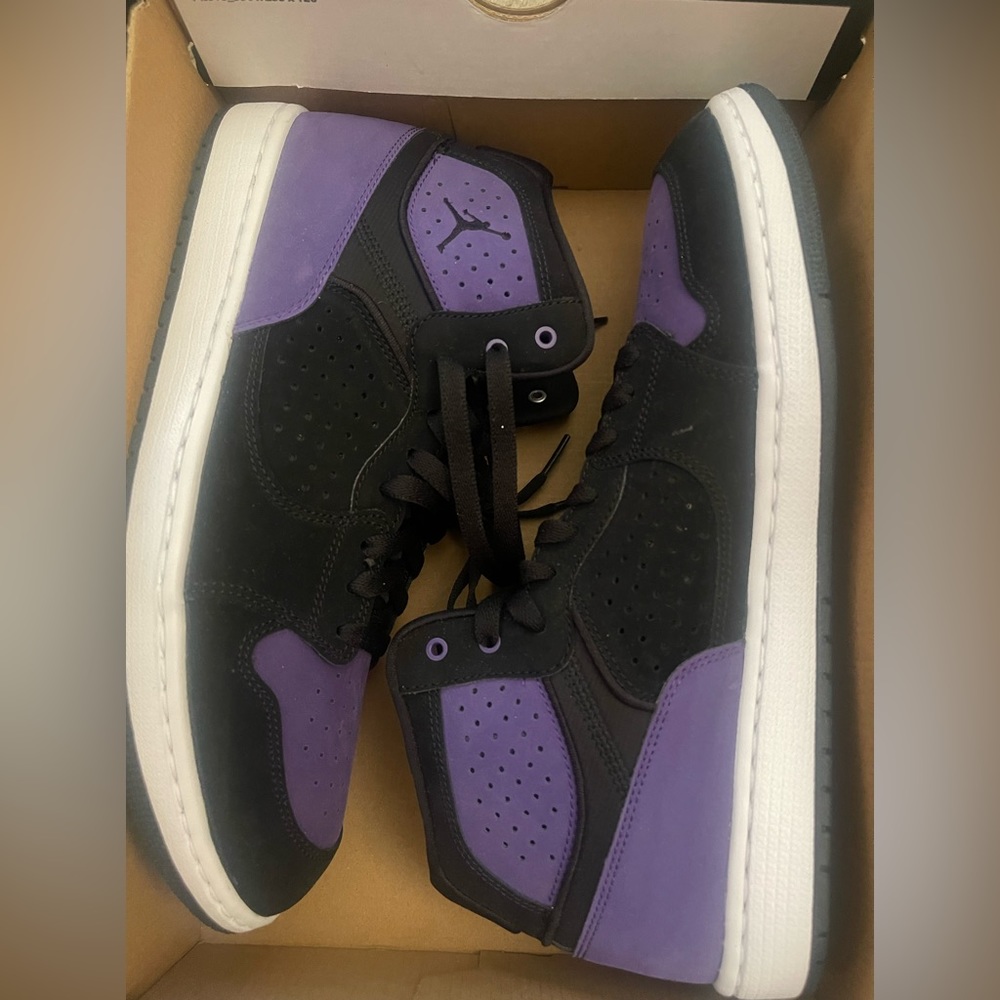 2) Nike Jordon Access purple/black men size 11/12 NWT
No lid